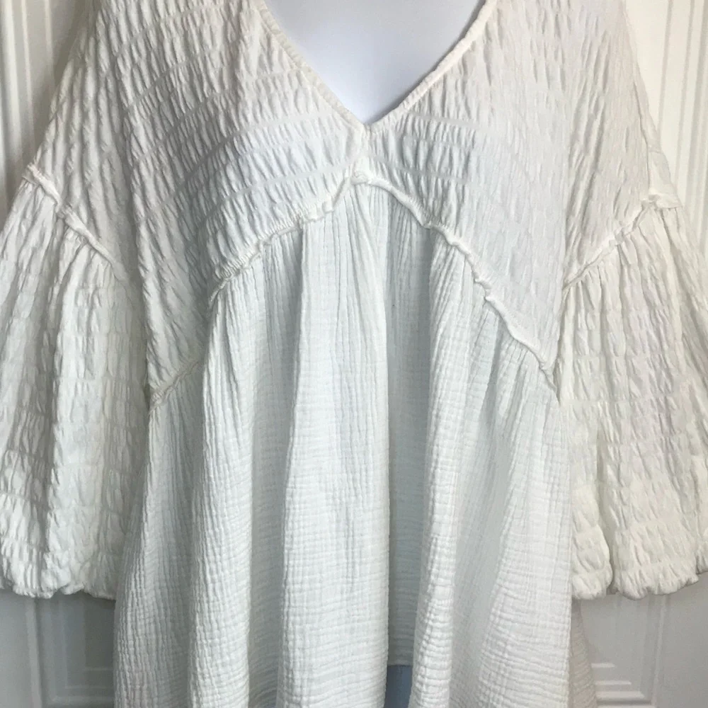 FP We The Free Flower Power White V-Neck Textured Gauze Raw Hem Top size S EUC - Picture 6 of 15